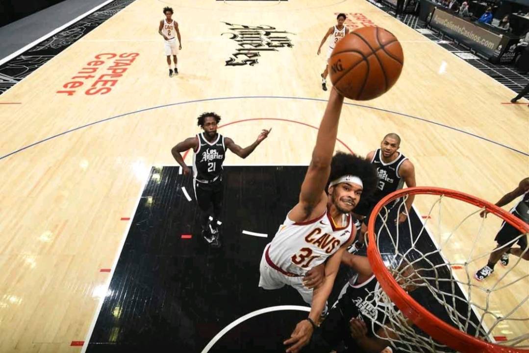 浙江队轻取四川队，伦纳德带队取胜