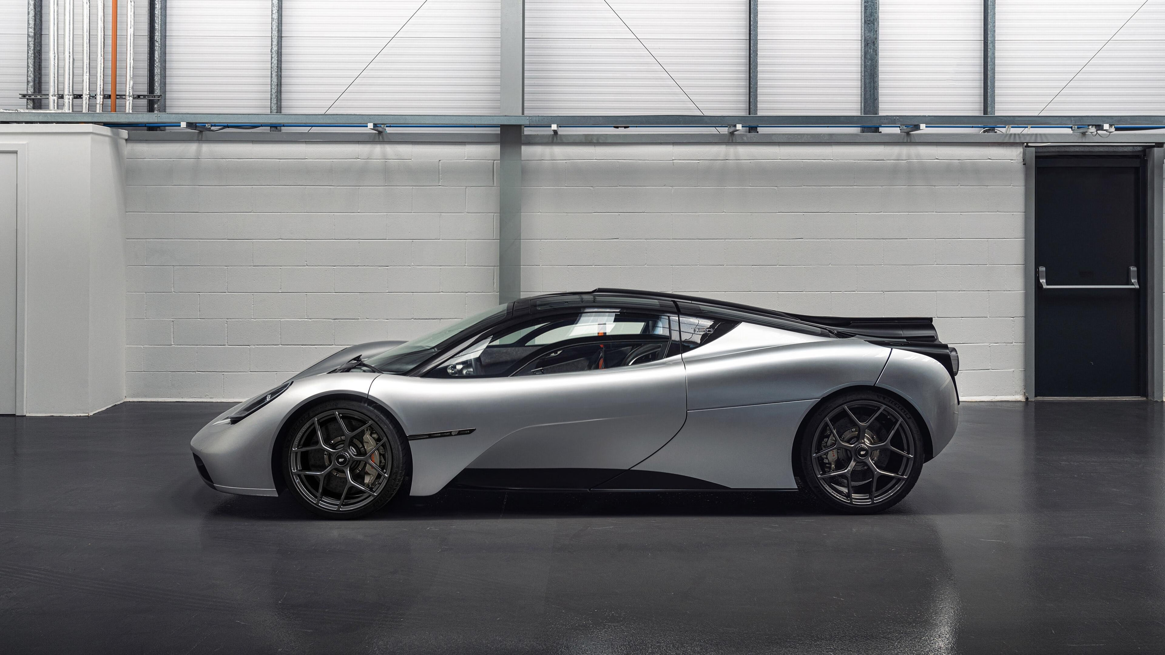 英雄不独行，当生死战遇见国家德比，我们看到了领袖的两种面容