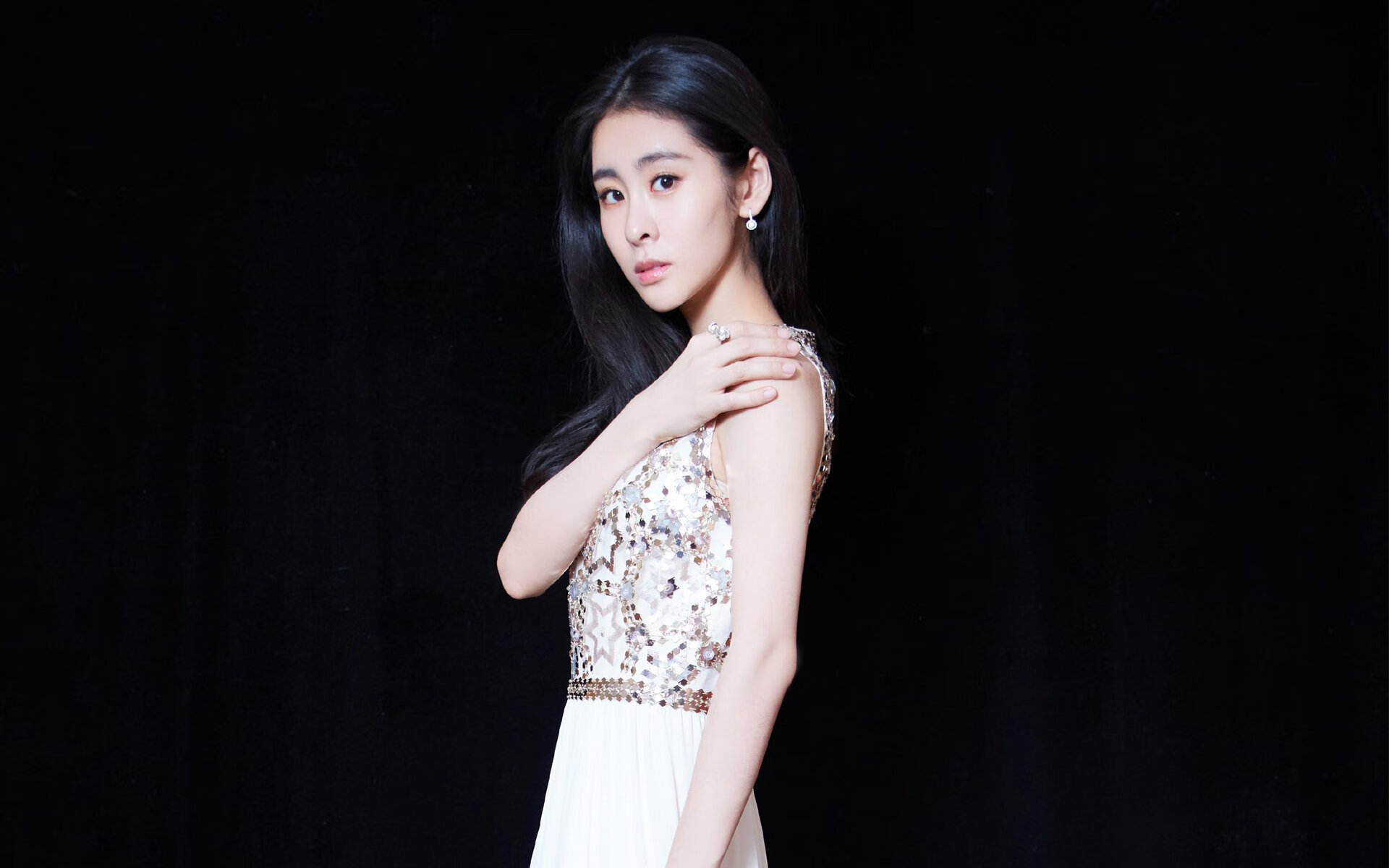 佩德里的攻防转换魔术，巴拉圭与英格兰对决中的战术核心